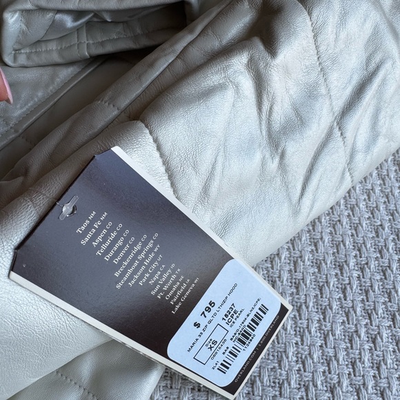 Elegant Cream Quilted Coat with Sheepskin Fur Trim - Picture 3 of 7